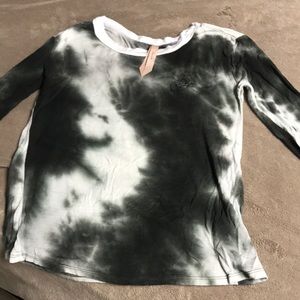 Long sleeve w small rose (zumiez)